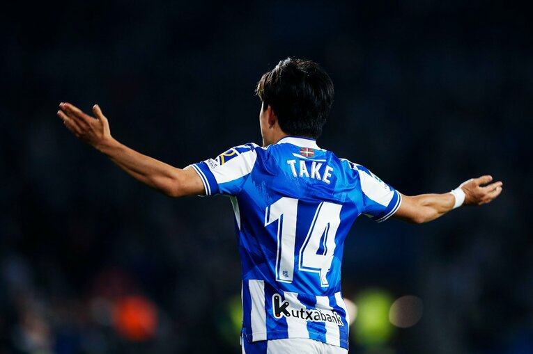 「久保建英がスペイン紙の一面に！」子供サポ「タケが決めるよ」予言通りマドリーを圧倒“ソシエダの熱狂”は翌日も…カメラマンは見た(82)