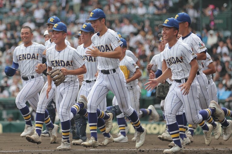 3年連続となる夏の甲子園で初戦を突破した健大高崎。その安定感の秘密はどこにあるのか？ ／ photograph by Sankei Shimbun