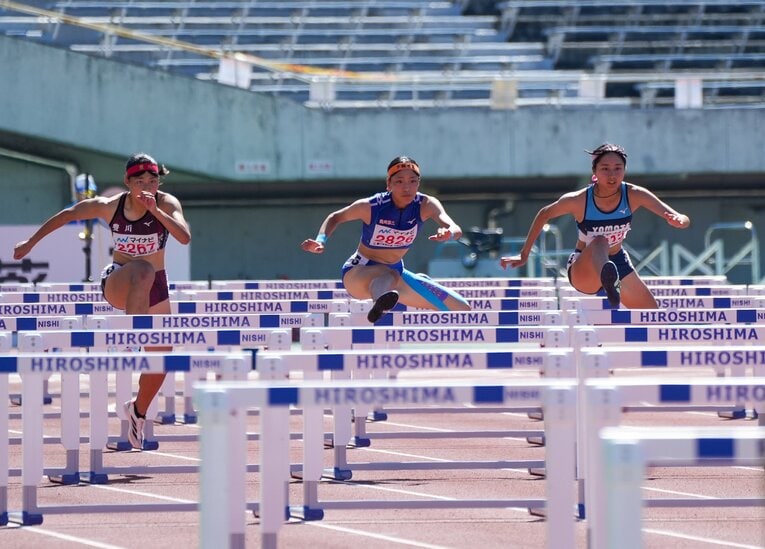 兵庫大会で7年ぶりに高校記録を更新した3年生の井上。全国大会決勝では、向かい風の影響もありベスト記録に届かず　©Satoshi Wada