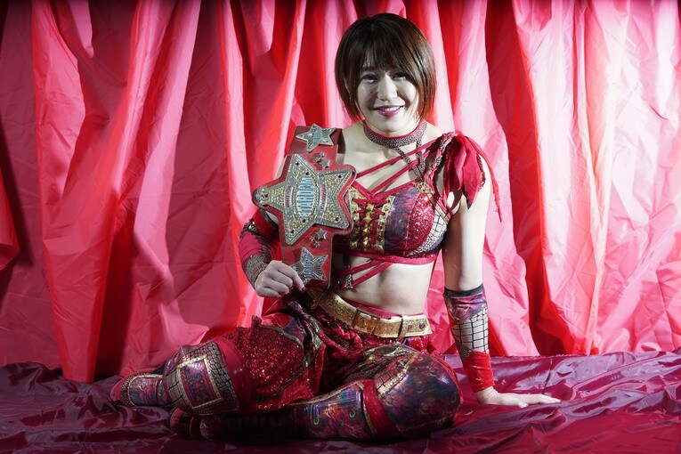 「あんな弱い奴に何ができる、とバカにされ…」デビューから15年、スターダム王者・朱里が女子プロレス大賞に輝くまで《特別グラビア》(18)