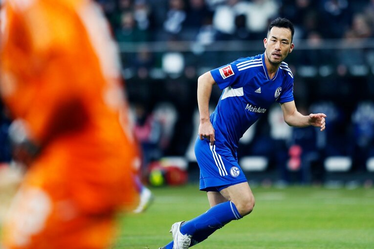 「1年前はJ2→ドイツ5部」上月壮一郎22歳の堂々1部デビュー…長谷部誠と握手、鎌田大地vs吉田麻也のW杯組対決も〈現地撮影〉(58)