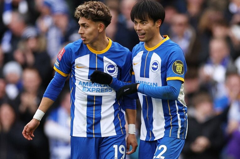 プレミアリーグで躍進するブライトンの象徴となった三笘薫。日本代表合流前のFA杯でもゴールを決めている ／ photograph by Reuters/AFLO