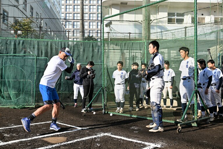 新宿高校野球部を指導したイチロー　©Naoya Sanuki
