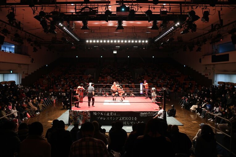 元日から多くのプロレスファンが後楽園ホールを訪れた