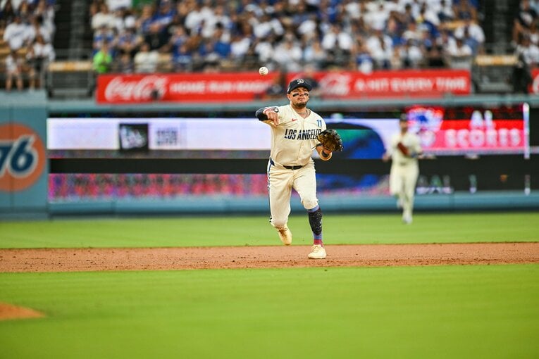 【テレビに映らないドジャース名場面】内野どのポジションでも抜群の技術を見せる（写真は右に続きます） ©Nanae Suzuki