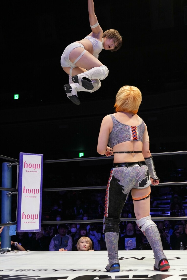 安納サオリvsMIRAI　©Essei Hara