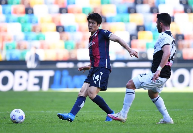 ボローニャでは右サイドバックとしても高い評価を得た冨安　©︎Getty Images