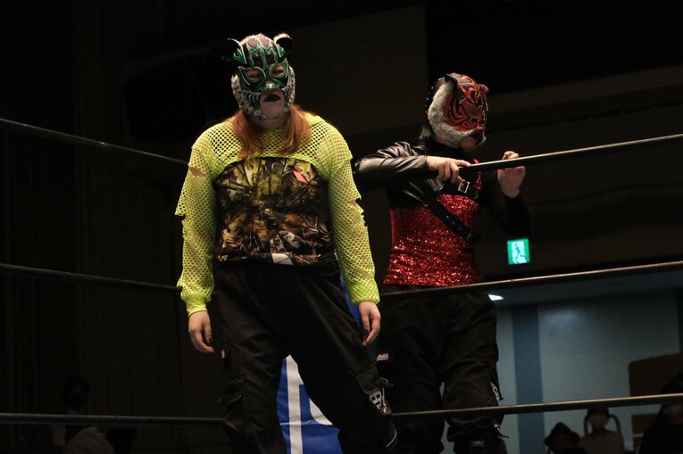 タイガー・クイーンを激怒させた“ヒール殺法”…乱入に凶器攻撃、待望のライバルは何でもありの“闇の軍団”？(49)