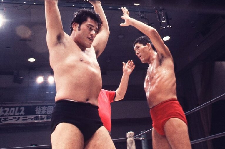 1960年代後半に第2次プロレスブームを起こすなど絶大な人気を誇った“BI砲”、ジャイアント馬場とアントニオ猪木 ／ photograph by AFLO