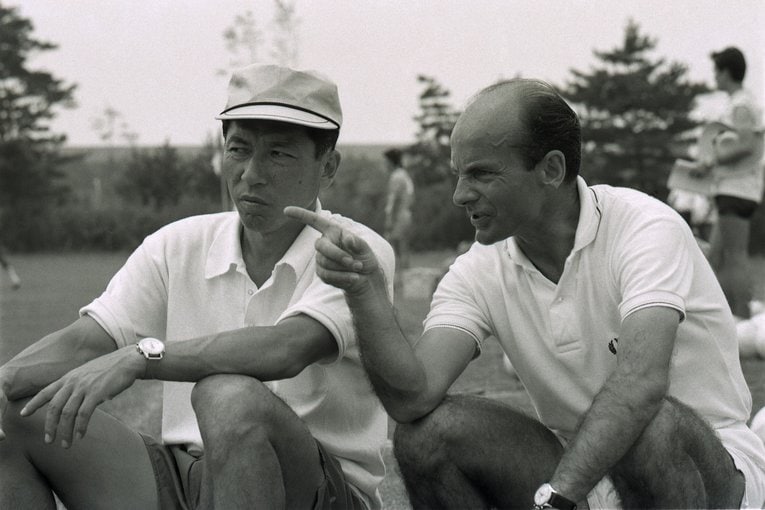 長沼氏とクラマー氏（1969年撮影） ©AFLO