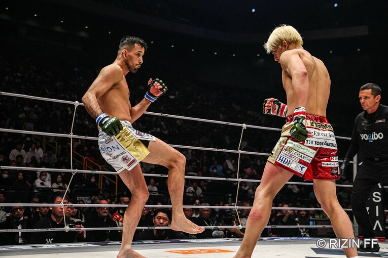 鈴木千裕vs.クレベル・コイケ　©RIZIN FF