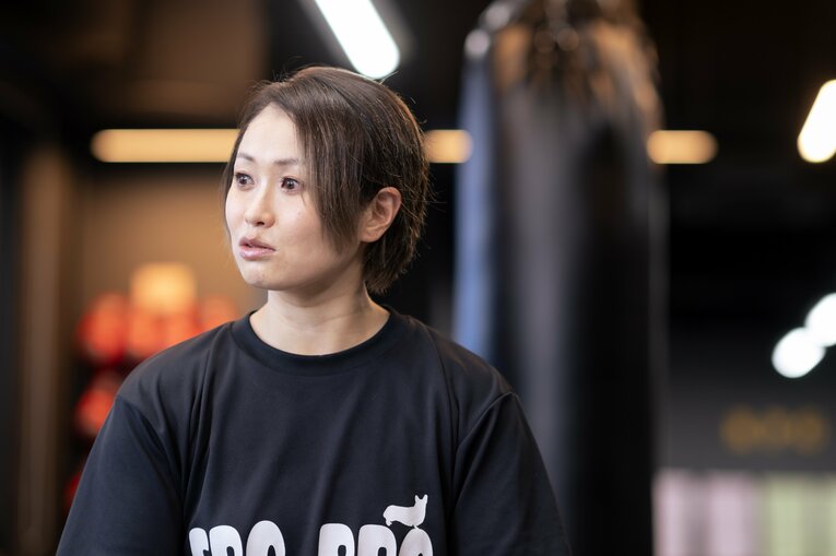 当時を振り返る宮尾さん　©Takuya Sugiyama