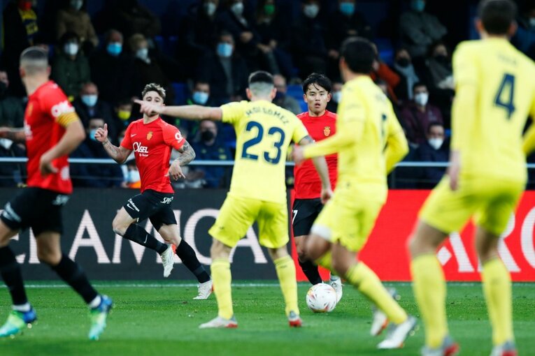 久保建英がエメリ戦術にハメられた？ “代表前の古巣ビジャレアル戦”撮影カメラマンが見た苦闘の要因〈少年ファンはユニをおねだり〉(34)