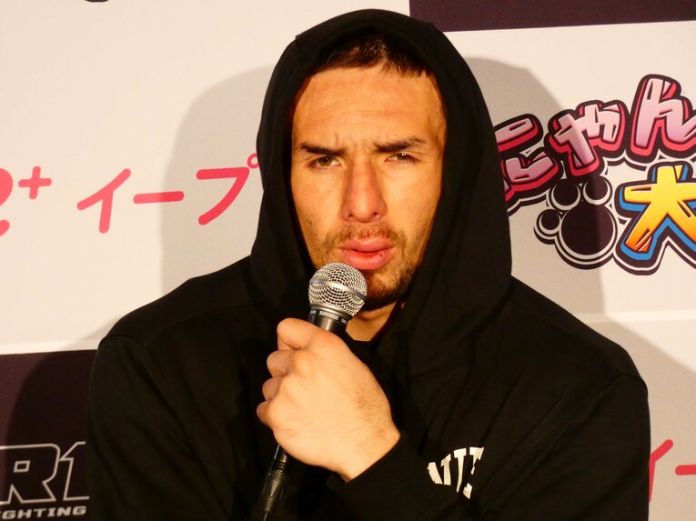 険しい表情で試合を振り返る木村ミノル　©Koji Fuse