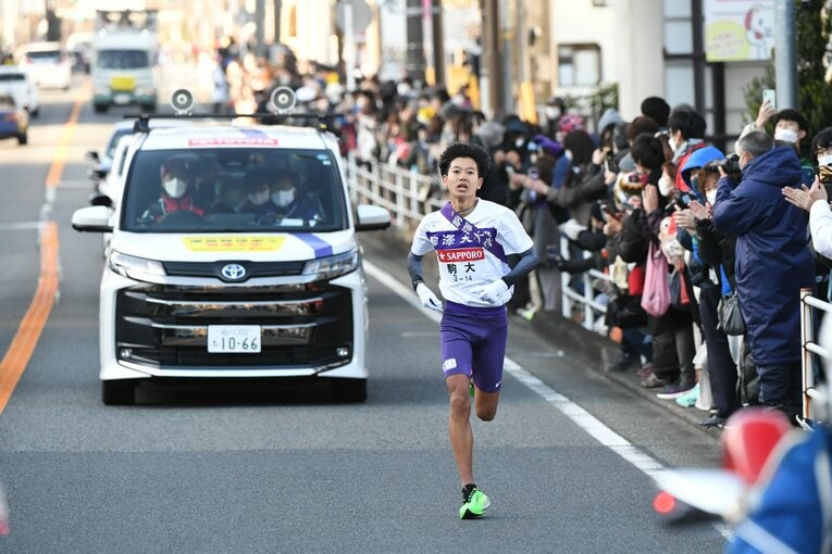 レース後に勇退を発表した大八木監督。6区・伊藤に“最後の檄”が飛ぶ　©JMPA