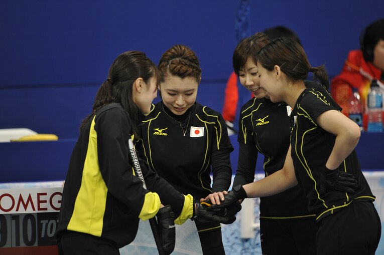 【カーリング女子レア写真】バンクーバー五輪…写真は右に続きます　©Takuya Sugiyama/JMPA