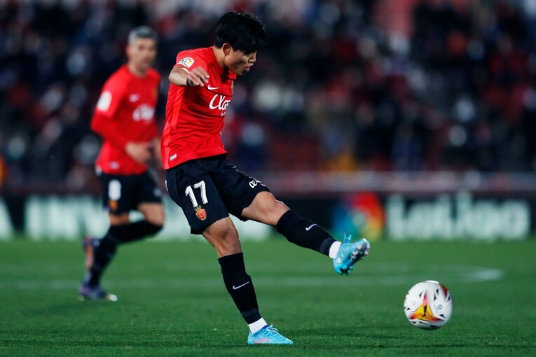 “クボが噛み合わない縦関係”に名手も同情？ 納得できない久保建英の表情、36歳ダビド・シルバの魔術〈撮影者の視点〉(14)