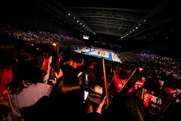 盛り上がる福岡会場　©︎Volleyball World