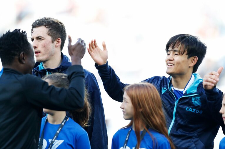 「TAKEあなたは最高です、と日本語で…」久保建英21歳はソシエダで愛される「日本人最多リーガ6点目＋“MVPタケクボ”コール」を撮った(12)