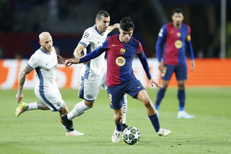 「日本代表戦で解任された監督」がバルサ再建…才能覚醒ヤマル17歳に引退撤回ベテランGKの涙「失点が多くて危うい」のにマドリー撃破2冠のナゼ(9)