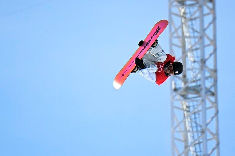 5mを超えるエアの高さに会場からは歓声が上がっていた　©Asami Enomoto／JMPA