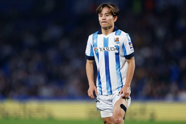 パンツをたくしあげると、左太ももにテーピングが