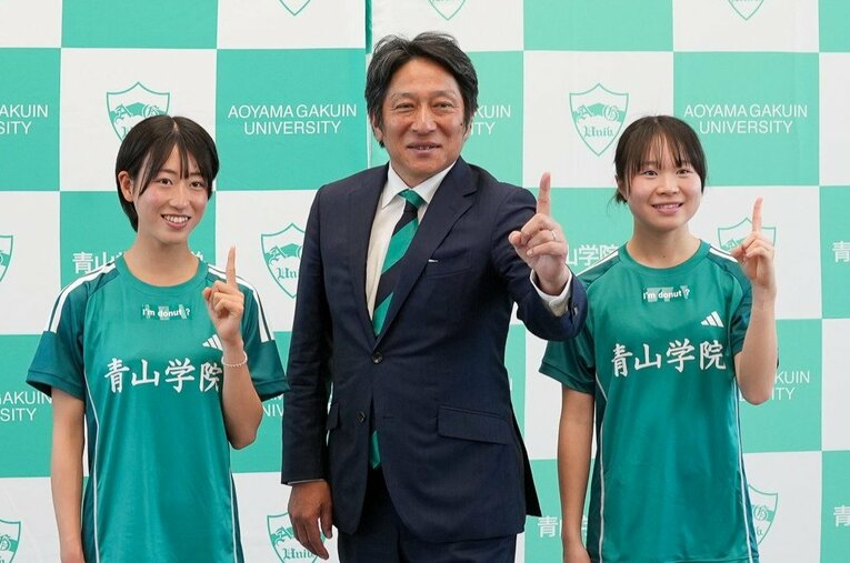 女子駅伝チームの創設を発表した青学大の原晋監督。立命館宇治高の芦田和佳と須磨学園高の池野絵莉が一期生に　©Satoshi Wada