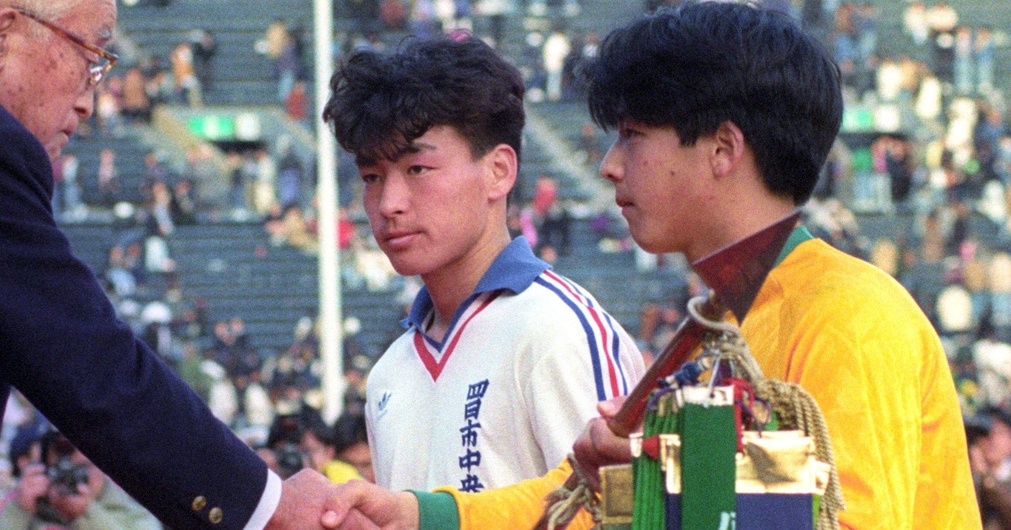 隠れてトイレの水を飲んだ」低迷していた名門校…帝京高サッカー部“最後の優勝主将”が明かす、昭和の根性練習「フルマラソンでも水飲み禁止だった」 -  高校サッカー - Number Web - ナンバー