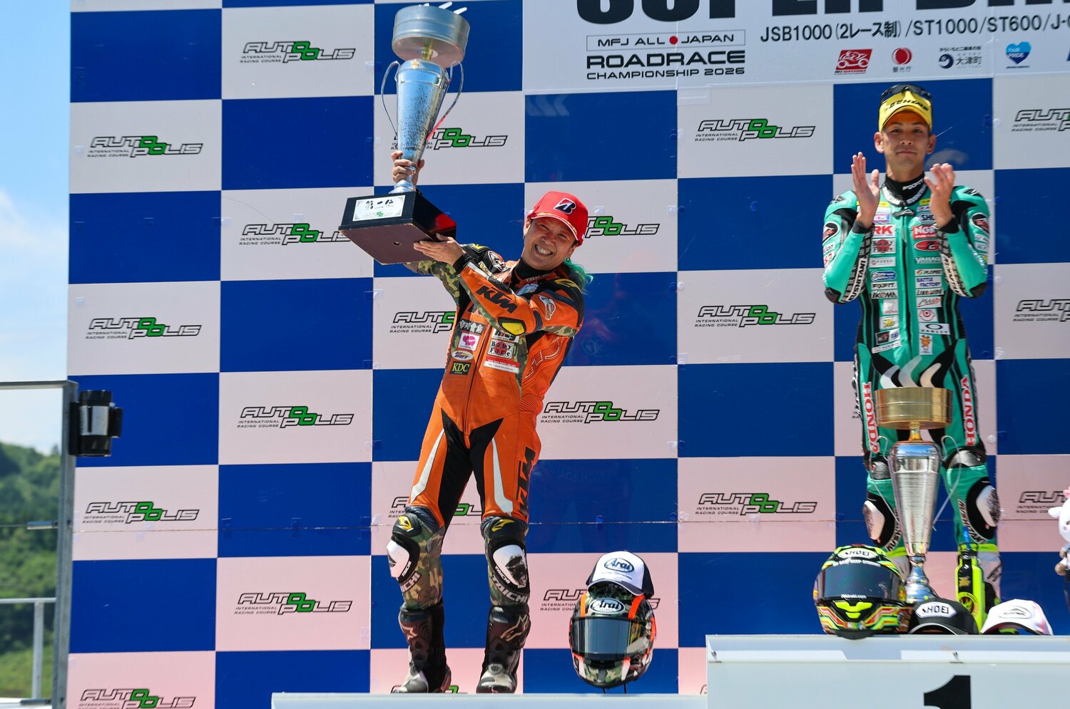 レース直後の表彰式では2位として登壇した高杉　©Satoshi Endo