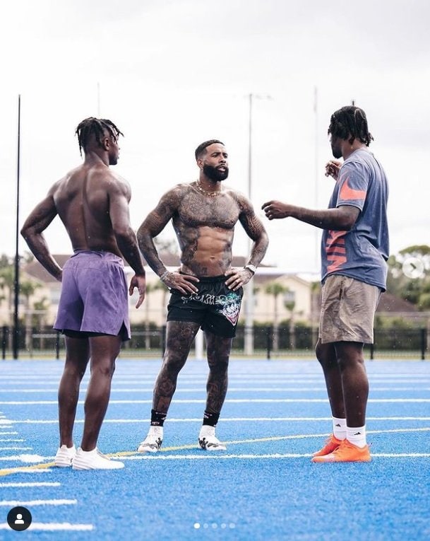 バキバキの肉体を披露するNFLボルチモア所属のトップ選手オデル・ベッカム・ジュニア　NFL公式インスタグラムより