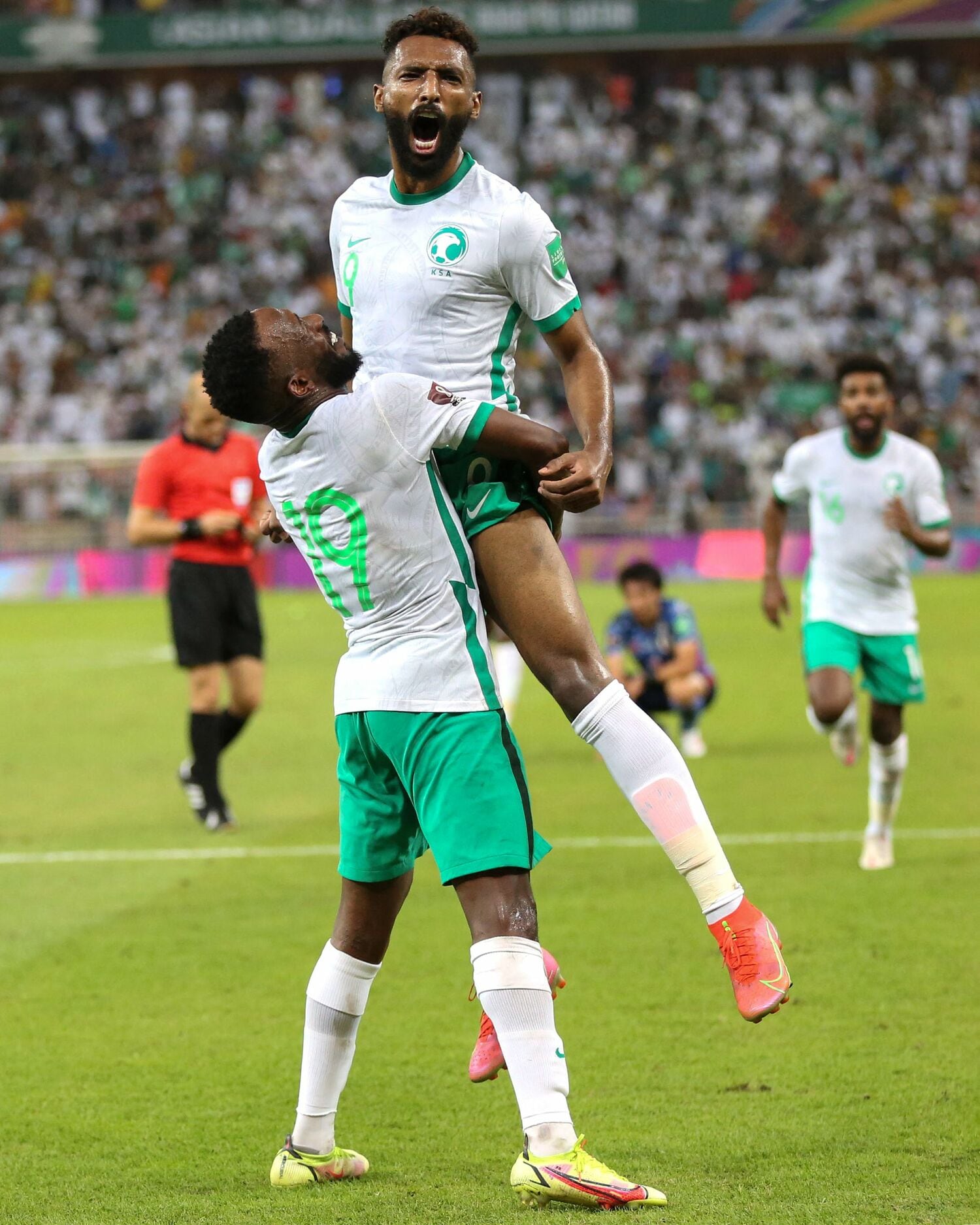 昨年10月7日（現地時間）のサウジアラビア戦、日本はパスミスからのショートカウンターで決勝点を奪われた　©AFLO