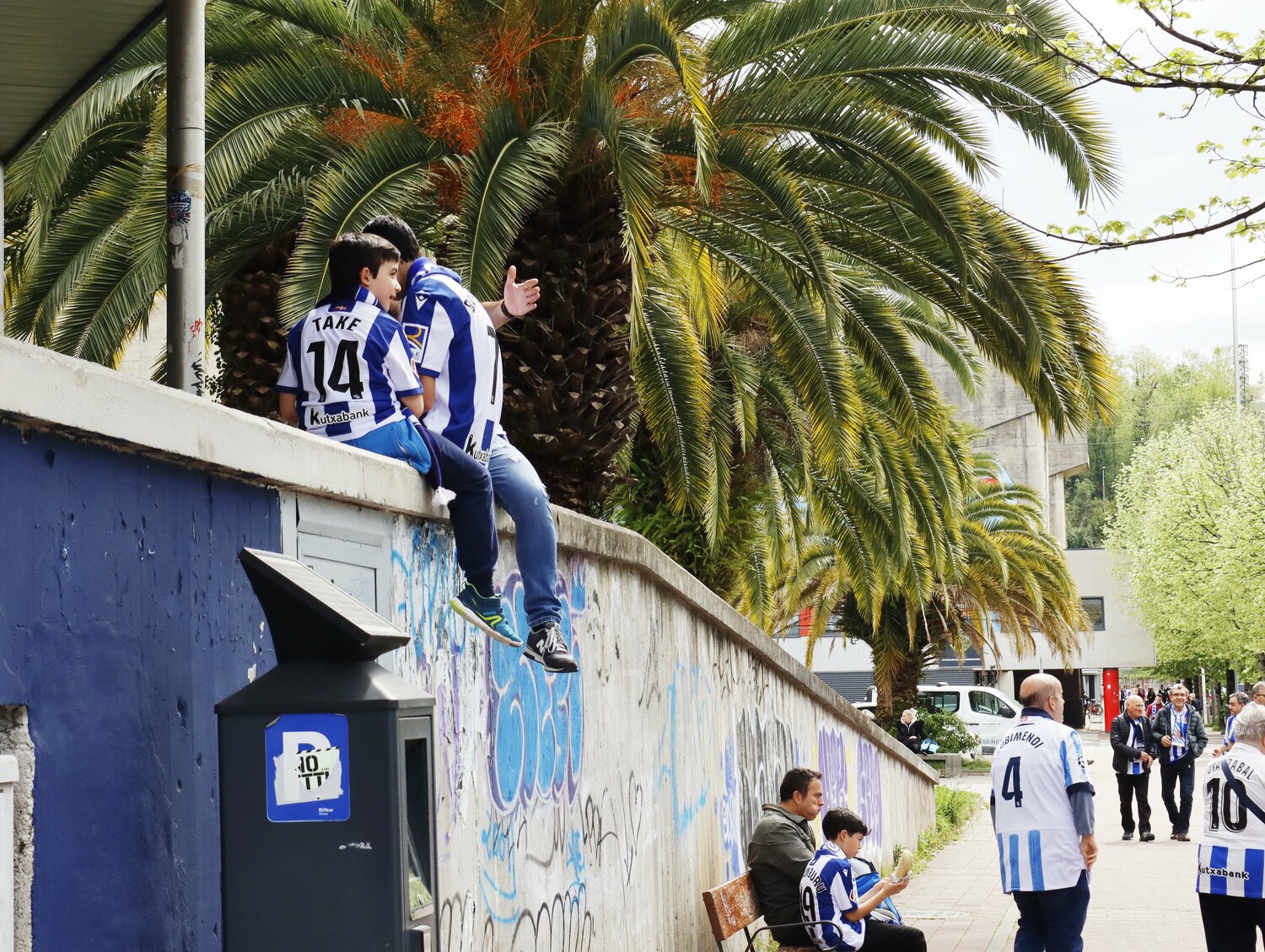 ※画像をクリック、右にスワイプすると……TAKEユニ姿の子供たちや久保の好プレー、美食のバスクレストランがご覧になれます　©Daisuke Nakashima