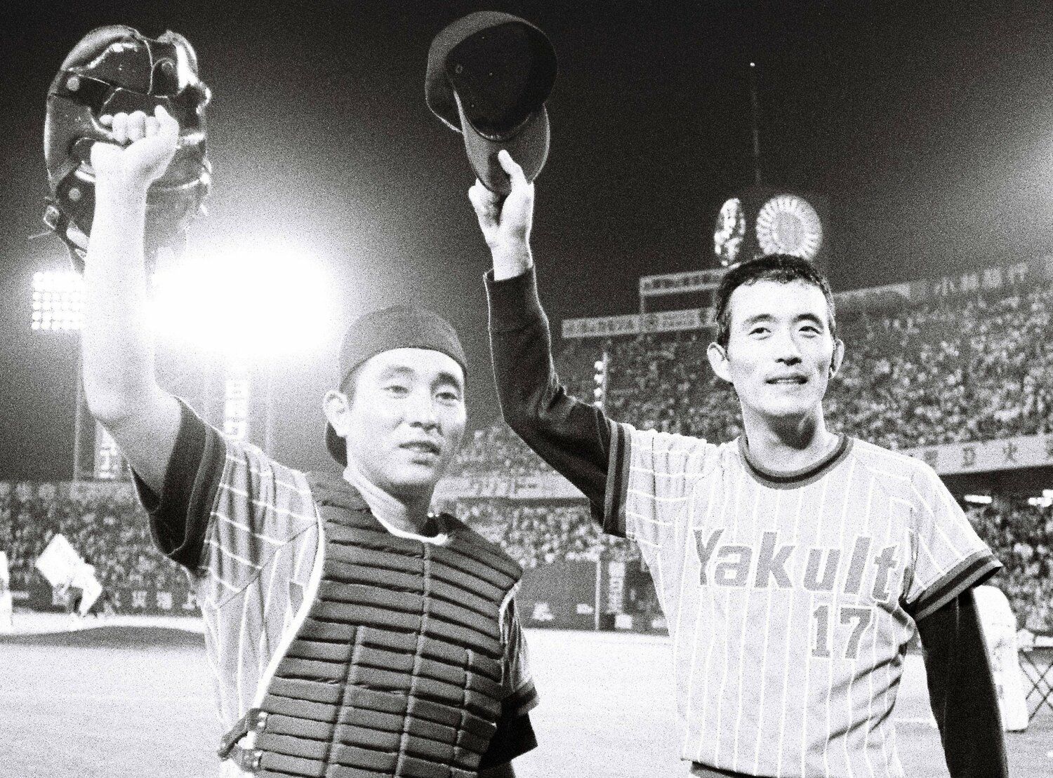 ヤクルトを支えた扇の要・大矢明彦と右のエース・松岡弘 ©KYODO