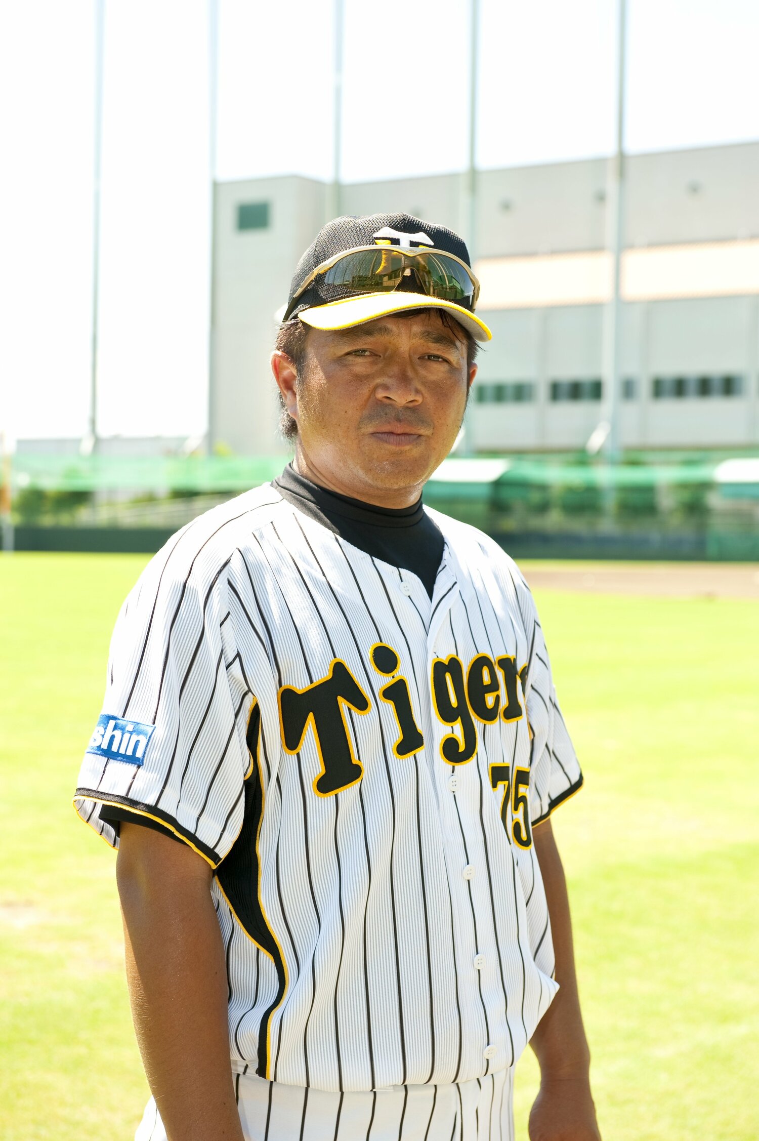 コーチ時代、野村克也についての取材を受ける遠山奬志（2009年）©︎Toshiya Kondo