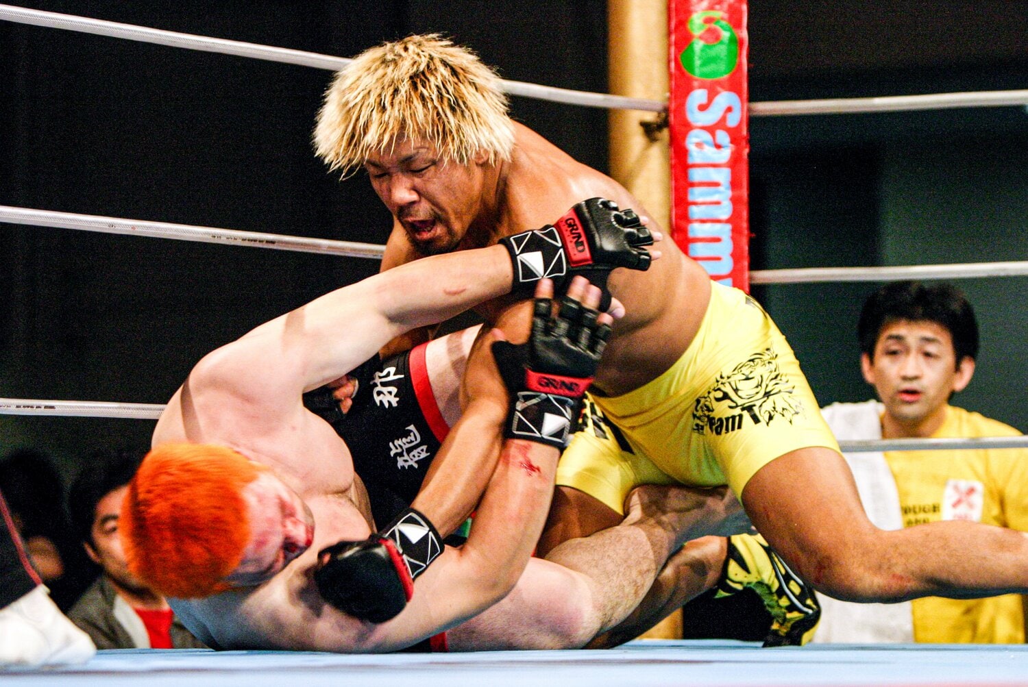 高橋はその後もパンクラスを中心に活躍（写真は2003年の小澤強戦）　©Susumu Nagao