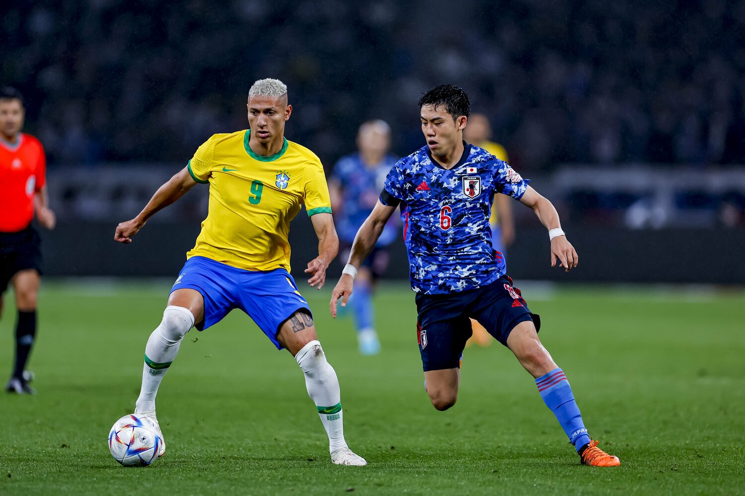 ブラジル戦での遠藤　©Kiichi Matsumoto/JMPA