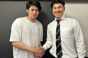 巨人へ電撃トレード「発表前日は山口宅で“たこ焼き”を…」佐々木朗希ら4人の証言で辿る“25歳長身右腕”がロッテで愛された証