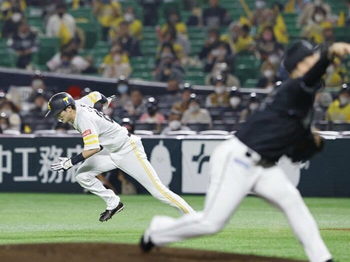 巨人が日本シリーズ「全試合DH」を受けた本当のワケ　周東佑京に“秘密兵器”を使うためだった！＜Number Web＞ photograph by KYODO