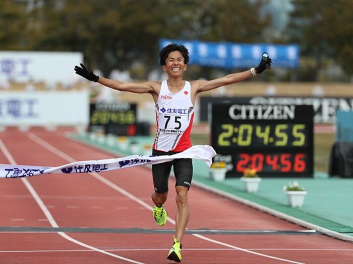 「あの宇和島東の鈴木って、誰？」大学恩師が語るマラソン鈴木健吾25歳、“無名”の高校時代から“日本新”までの10年間＜Number Web＞ photograph by JIJI PRESS