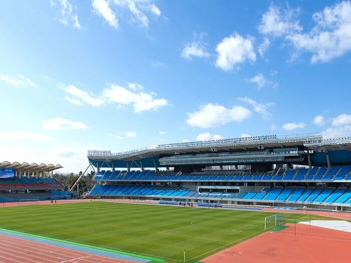 中村憲剛「カンプノウみたい」。迫力と便利が両立の新等々力競技場。<Number Web> photograph by KAWASAKI FRONTALE