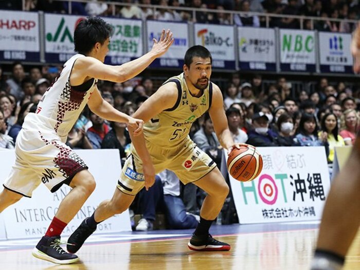 BリーグNo.1の守備力を支えるもの。琉球はCSで台風の目になれるか。<Number Web> photograph by B.LEAGUE