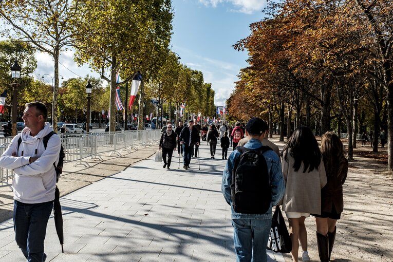 凱旋門へ続く道で　©Kiichi Matsumoto