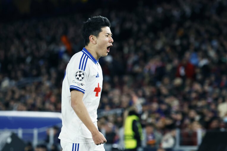 先制点に鈴木も大喜び　©Daisuke Nakashima