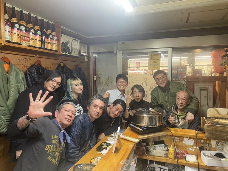 居酒屋「いきや」に集まるボクシング関係者たち（本人提供）