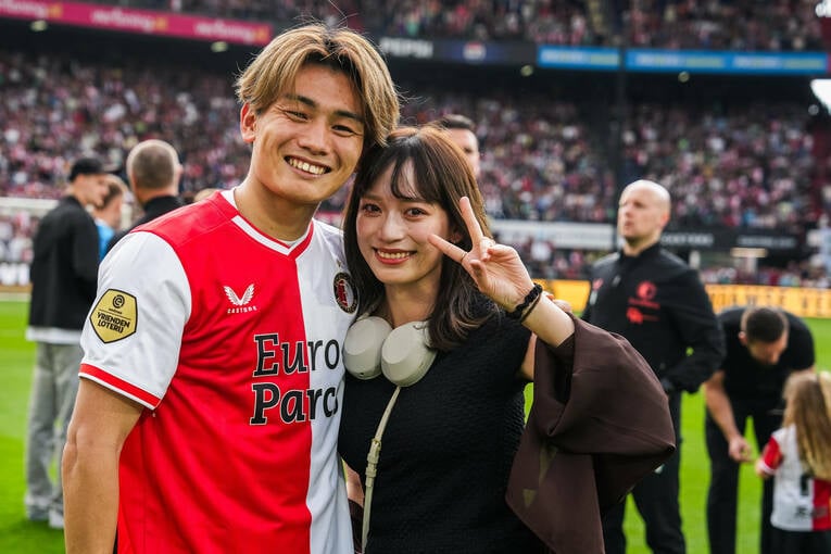 【上田綺世レア写真の数々】上田綺世と妻の由布菜月さん。4月に第1子が誕生した　（写真は右に続きます）　©AFLO