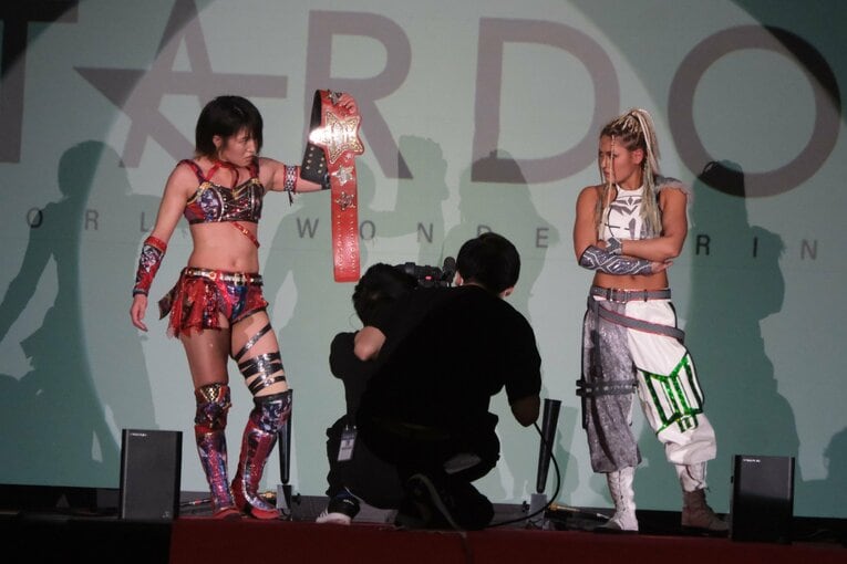 朱里とジュリア、“赤いベルト”戦を前にタッグ解散…スターダムを大きく変える「容赦なし」の対決とドンナ・デル・モンド結成秘話(30)