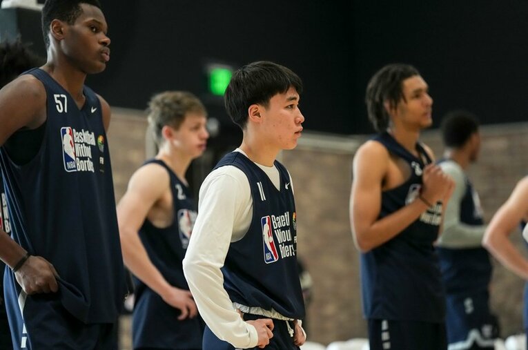 未来のスター候補が集結する「BWBグローバルキャンプ」に招待された岡田大河（18歳）。登録身長は参加者の中でひときわ小さい5フィート9インチ（約175cm）だったが、スペインのプロリーグで磨く技術を披露した ／ photograph by NBA