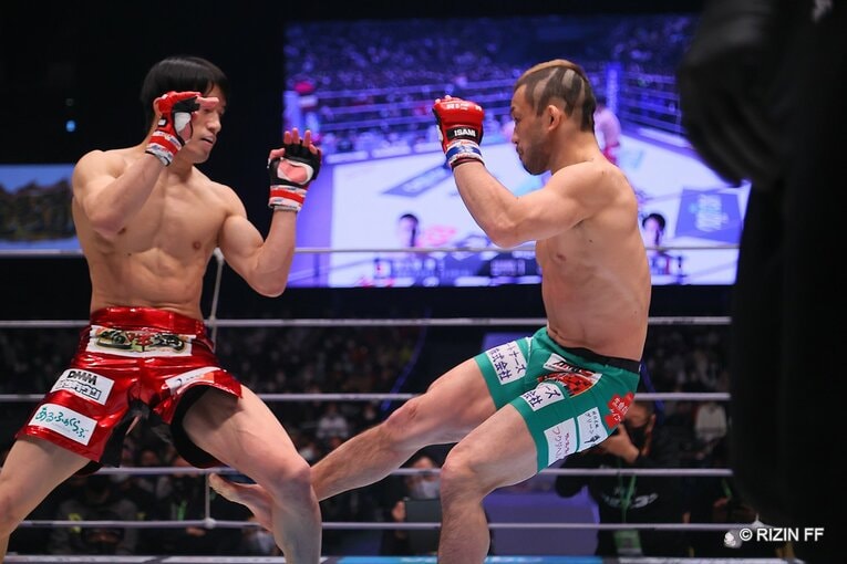 カーフキックも効果的にヒット。戦前からの作戦だったという　©RIZIN FF