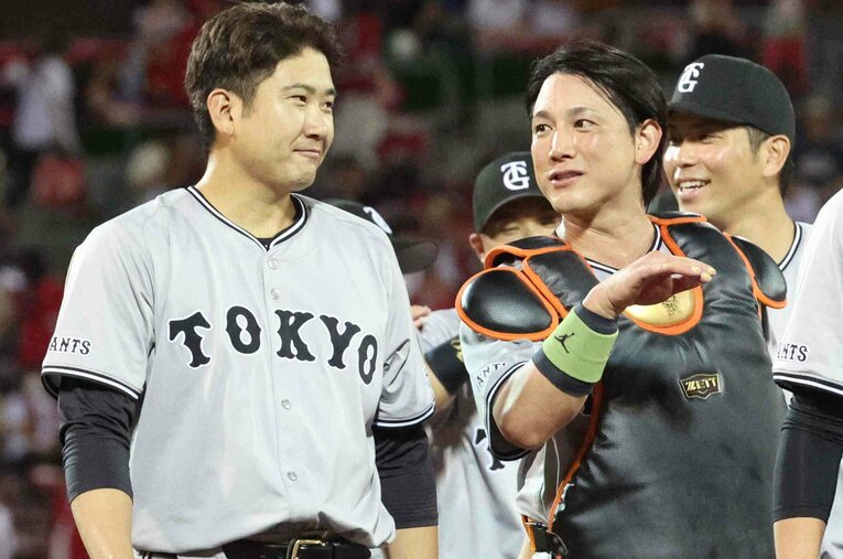 菅野智之（35歳）と小林誠司（35歳）。菅野がオリオールズに移籍したため、“スガコバ”は解散となった ／ photograph by JIJI PRESS