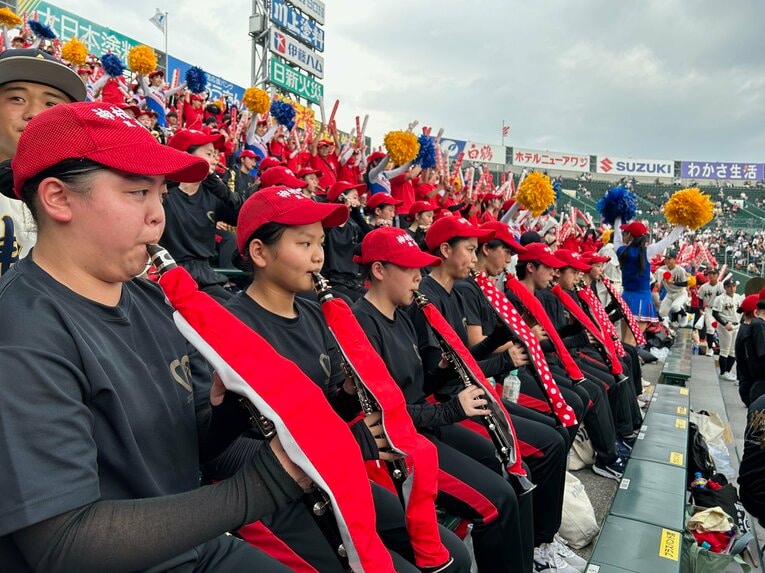 楽器に高温多湿はNG。そのためタオルやカバーを覆って演奏する　©Yukiko Umetsu